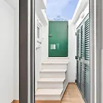 Patio Da 1bdr House By Lovelystay Nyaraló Luz