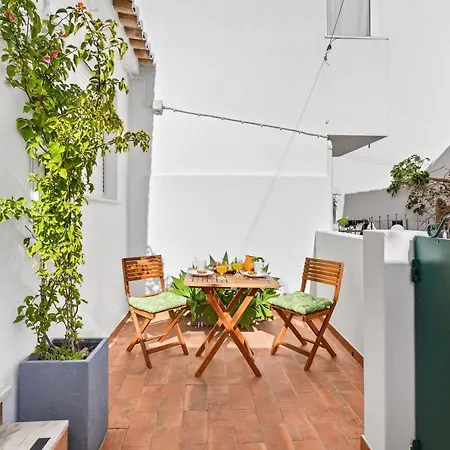 Patio Da 1bdr House By Lovelystay Hébergement de vacances *